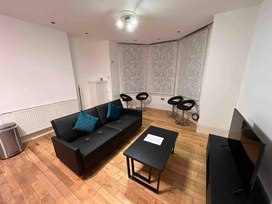 2 Bed Garden Flat West Dulwich Free Street Parking * Londen